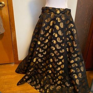“Soch” skirt in black and gold paisley print